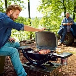 Weber Tisch-Gasgrill Q 1200 Mit 1 Brenner & Deckelthermometer Schwarz -Geschäft Für Grillzubehör Für Die Küche Zu Hause 3505369 A01