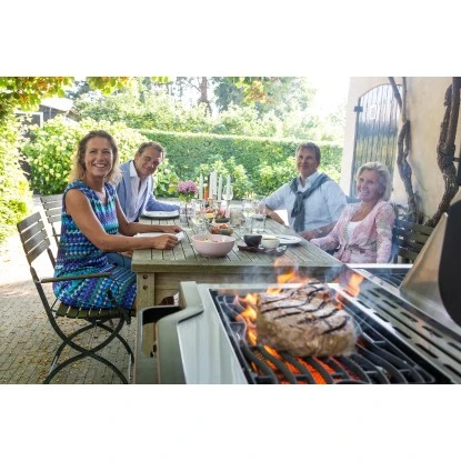 Napoleon Gasgrill Legend LD485 mit 4 Brennern, Sizzle Zone, Heck-, Seitenbrenner Napoleon Gasgrill Legend LD485 Mit 4 Brennern, Sizzle Zone, Heck-, Seitenbrenner -Geschäft Für Grillzubehör Für Die Küche Zu Hause LD485RSIBPSS 05 Lifestyle